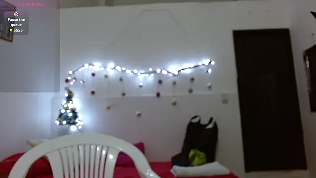 Snapshot of CanelaDeluxe chatting on December 20, 2025, 1:41 am CanelaDeluxe online show from December 20, 2025, 1:41 am