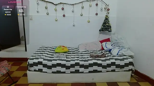 Snapshot of CanelaDeluxe chatting on January 9, 2026, 2:51 am CanelaDeluxe online show from January 9, 2026, 2:51 am