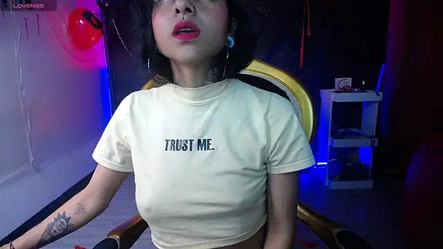 Snapshot of Sweettpleasure chatting on September 13, 2025, 12:43 am Sweettpleasure online show from September 13, 2025, 12:43 am