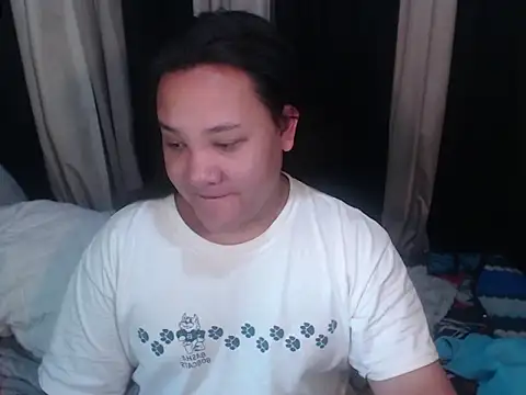 Hotcum ella online show from April 15, 2026, 2:50 am