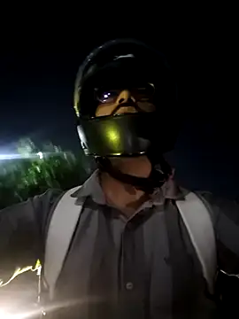 Snapshot of YoursThickDick chatting on November 5, 2025, 4:10 pm YoursThickDick online show from November 5, 2025, 4:10 pm