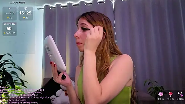 Snapshot of _LittleSammy chatting on February 19, 2026, 6:38 pm LittleSammy online show from February 19, 2026, 6:38 pm