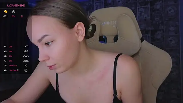 Snapshot of CutieGoose chatting on November 19, 2025, 8:25 am CutieGoose online show from November 19, 2025, 8:25 am