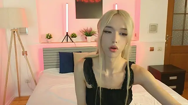 Snapshot of okerriella chatting on April 24, 2026, 7:32 am okerriella online show from April 24, 2026, 7:32 am