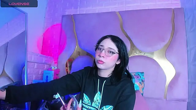 Niina Sissy online show from April 10, 2026, 4:52 am