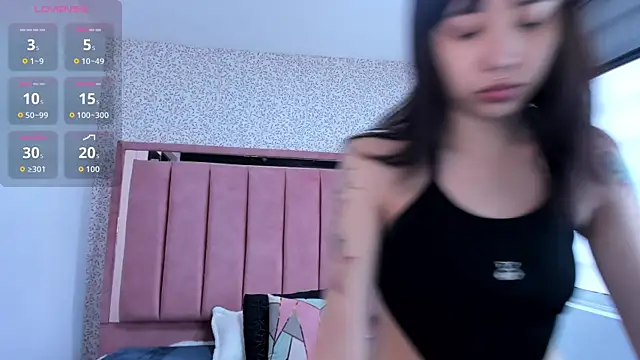 Snapshot of Hanna_Lee__ chatting on October 23, 2025, 8:07 pm Hanna Lee online show from October 23, 2025, 8:07 pm