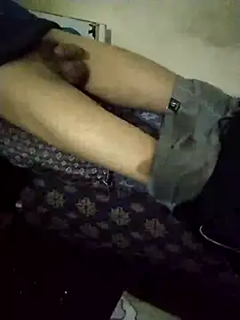 moroooooooo12 online show from November 13, 2025, 4:11 pm