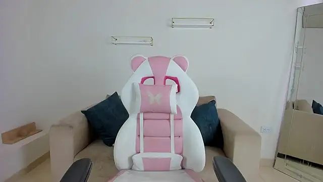 april smiith online show from November 10, 2025, 11:59 am