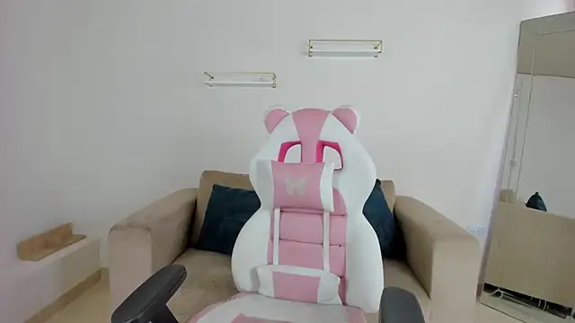 april smiith online show from December 3, 2025, 12:15 pm