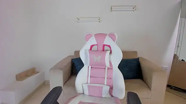 april smiith online show from September 18, 2025, 12:30 pm