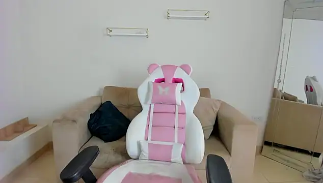 april smiith online show from January 10, 2026, 12:22 pm