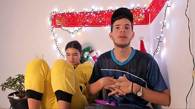 Snapshot of lara_and_danny chatting on November 20, 2025, 2:18 pm lara and danny online show from November 20, 2025, 2:18 pm