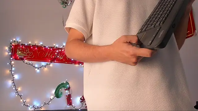 Snapshot of lara_and_danny chatting on November 19, 2025, 2:50 pm lara and danny online show from November 19, 2025, 2:50 pm