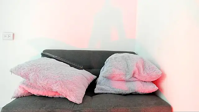 Snapshot of lara_and_danny chatting on October 27, 2025, 4:19 pm lara and danny online show from October 27, 2025, 4:19 pm