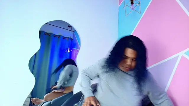 naomi campbel  online show from November 5, 2025, 9:07 pm