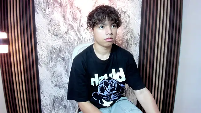 Snapshot of Honeymoon_sariel chatting on April 2, 2026, 1:51 pm Honeymoon sariel online show from April 2, 2026, 1:51 pm