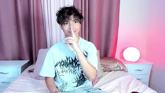 Snapshot of Honeymoon_sariel chatting on April 6, 2026, 1:34 pm Honeymoon sariel online show from April 6, 2026, 1:34 pm