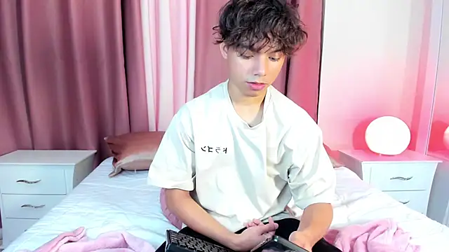 Snapshot of Honeymoon_sariel chatting on March 29, 2026, 2:08 pm Honeymoon sariel online show from March 29, 2026, 2:08 pm