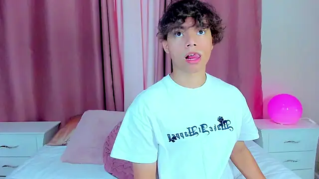 Snapshot of Honeymoon_sariel chatting on March 6, 2026, 1:39 pm Honeymoon sariel online show from March 6, 2026, 1:39 pm