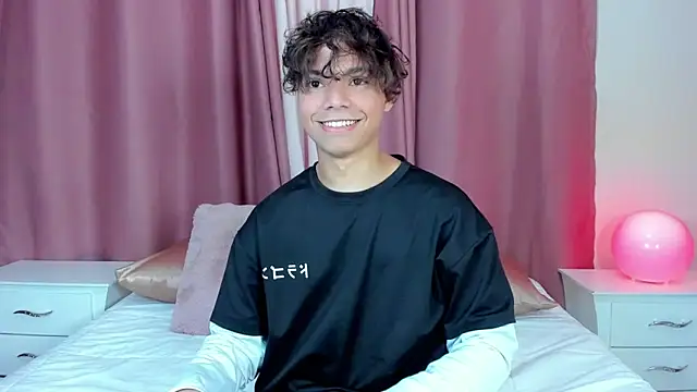 Snapshot of Honeymoon_sariel chatting on March 11, 2026, 1:16 pm Honeymoon sariel online show from March 11, 2026, 1:16 pm