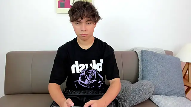 Snapshot of Honeymoon_sariel chatting on March 13, 2026, 8:25 pm Honeymoon sariel online show from March 13, 2026, 8:25 pm