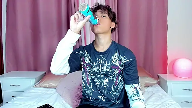 Snapshot of Honeymoon_sariel chatting on March 12, 2026, 1:37 pm Honeymoon sariel online show from March 12, 2026, 1:37 pm