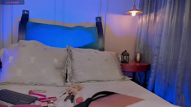 Snapshot of NaishaFord_1 chatting on October 7, 2025, 1:06 am NaishaFord 1 online show from October 7, 2025, 1:06 am