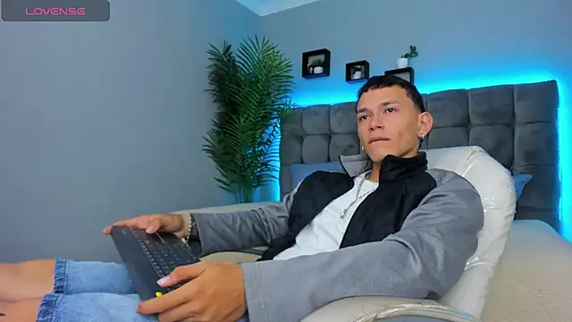 Thomas moon online show from March 2, 2026, 1:29 pm