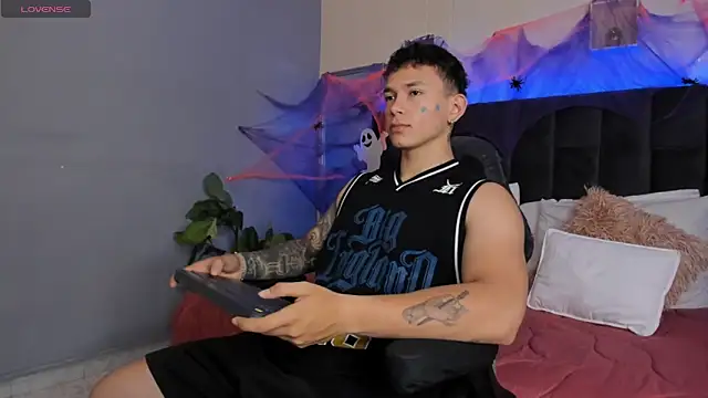 Thomas moon online show from October 16, 2025, 12:46 pm