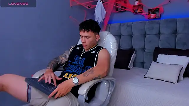 Thomas moon online show from October 13, 2025, 7:37 pm