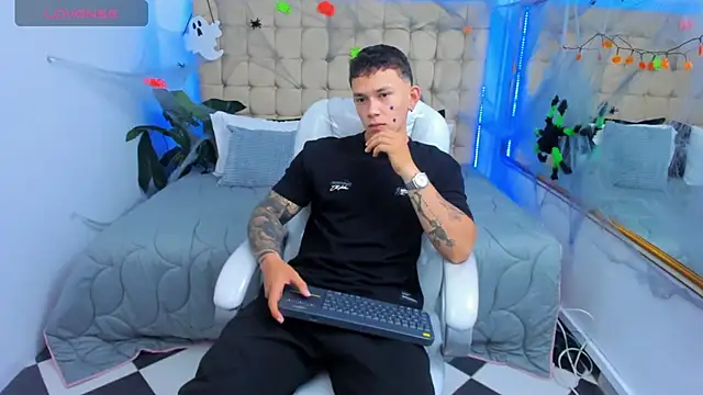 Thomas moon online show from October 31, 2025, 12:13 pm