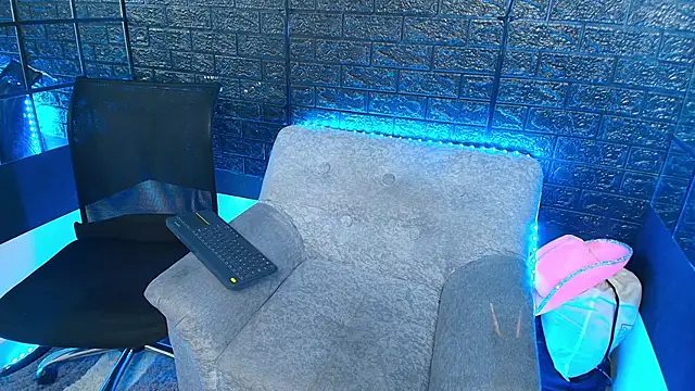 HellAndDante  online show from November 24, 2025, 10:43 pm