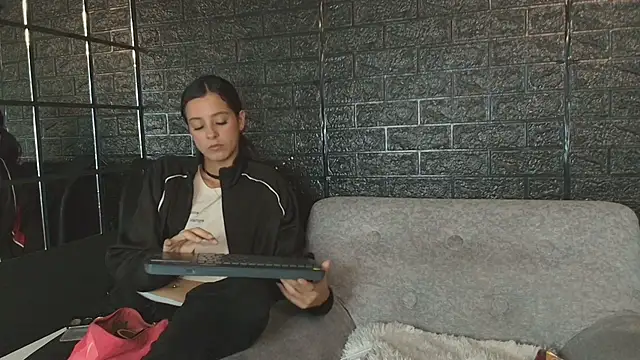 HellAndDante  online show from November 7, 2025, 2:49 am