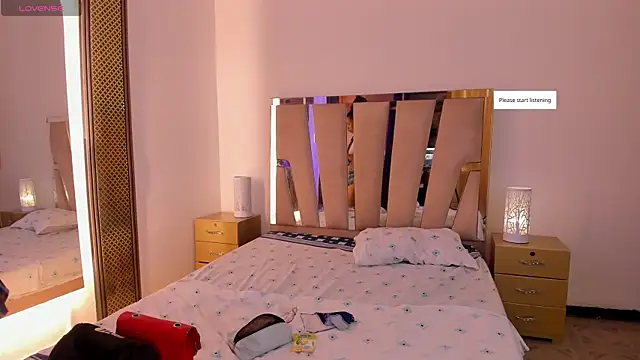 Elowen Clark online show from April 15, 2026, 7:29 pm