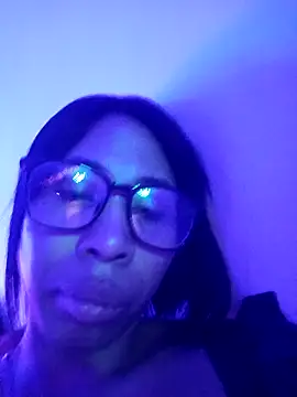 Elowen Clark online show from November 9, 2025, 4:16 am