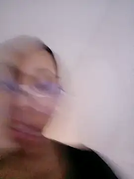 Elowen Clark online show from April 4, 2026, 7:09 pm