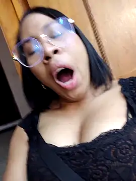 Elowen Clark online show from March 26, 2026, 10:18 pm