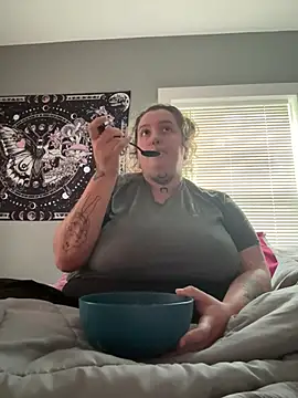 Snapshot of vanessraine chatting on April 6, 2026, 6:42 pm vanessraine online show from April 6, 2026, 6:42 pm