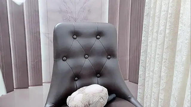 Shenlly online show from April 11, 2026, 1:24 am