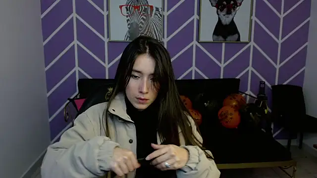 Adhara Kitten online show from November 19, 2025, 1:33 pm