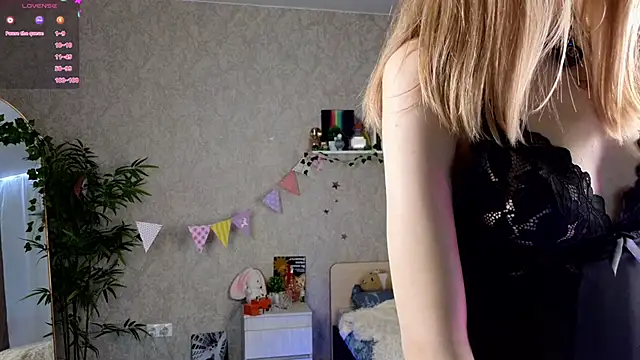 AnnyiBlue online show from April 7, 2026, 12:51 pm