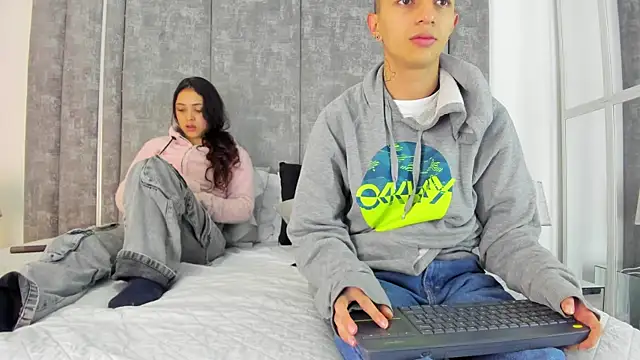 NickandAbby  online show from October 10, 2025, 11:33 am