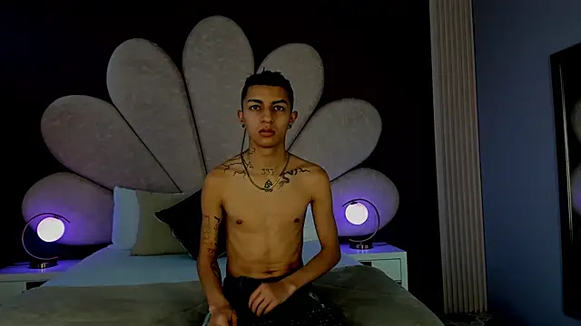 NickandAbby  online show from November 10, 2025, 2:11 pm