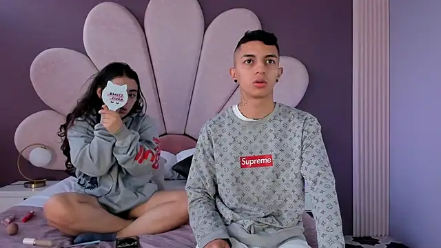 NickandAbby  online show from October 24, 2025, 11:42 am