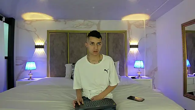 NickandAbby  online show from October 3, 2025, 12:28 pm