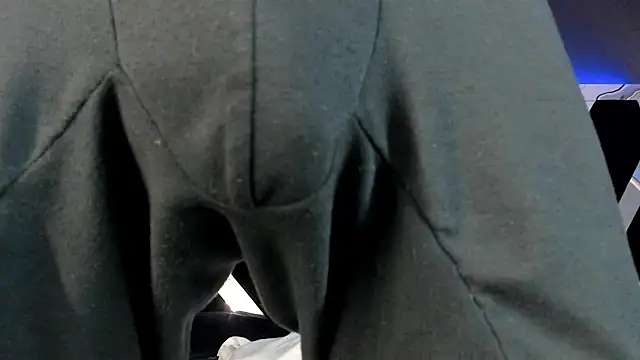 NickandAbby  online show from May 19, 2026, 1:56 am