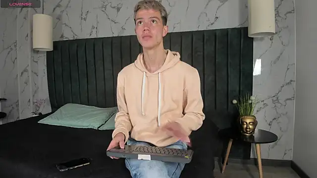 nicktorn online show from November 8, 2025, 11:47 am