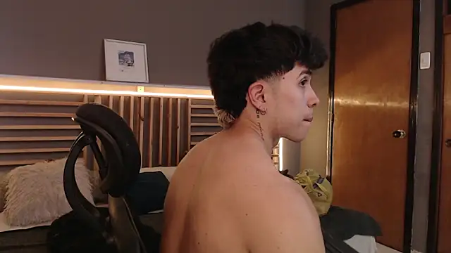 Snapshot of PaulEvens chatting on February 17, 2026, 1:08 pm PaulEvens online show from February 17, 2026, 1:08 pm