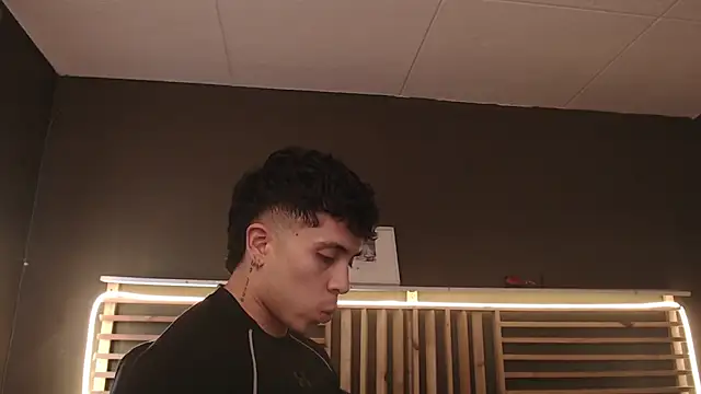 Snapshot of PaulEvens chatting on October 21, 2025, 1:21 pm PaulEvens online show from October 21, 2025, 1:21 pm