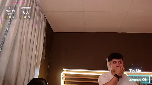 Snapshot of PaulEvens chatting on October 25, 2025, 1:12 pm PaulEvens online show from October 25, 2025, 1:12 pm